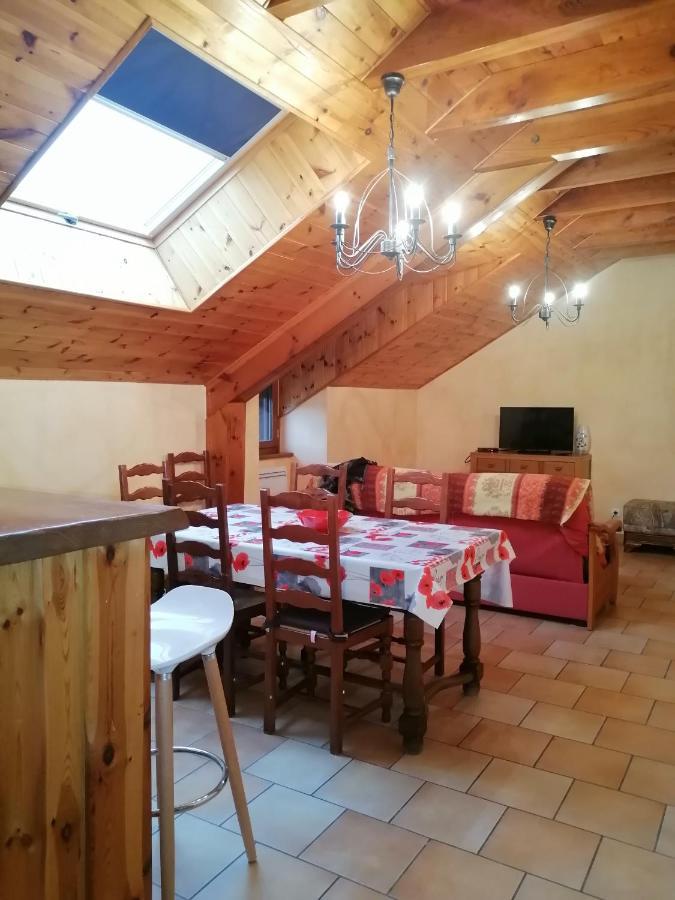 Gite A La Ferme Le Malzieu-Ville Exterior foto
